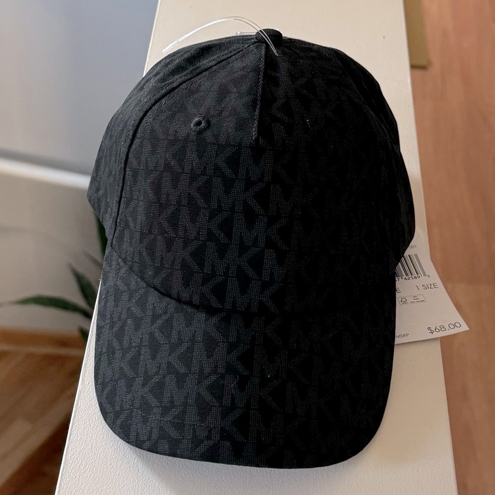 Brand new “Michael Kors “Unisex cap.One size,color-black.🖤
